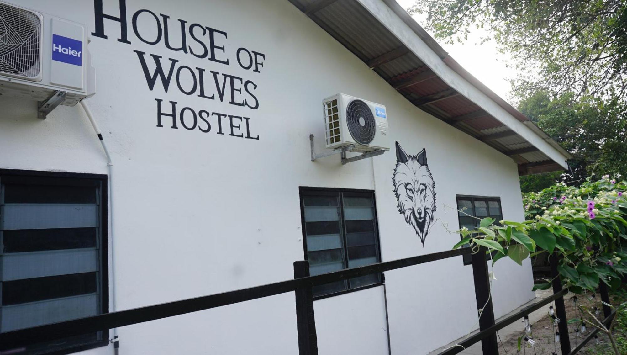 House Of Wolves Hostel Пантай-Сенанг Экстерьер фото